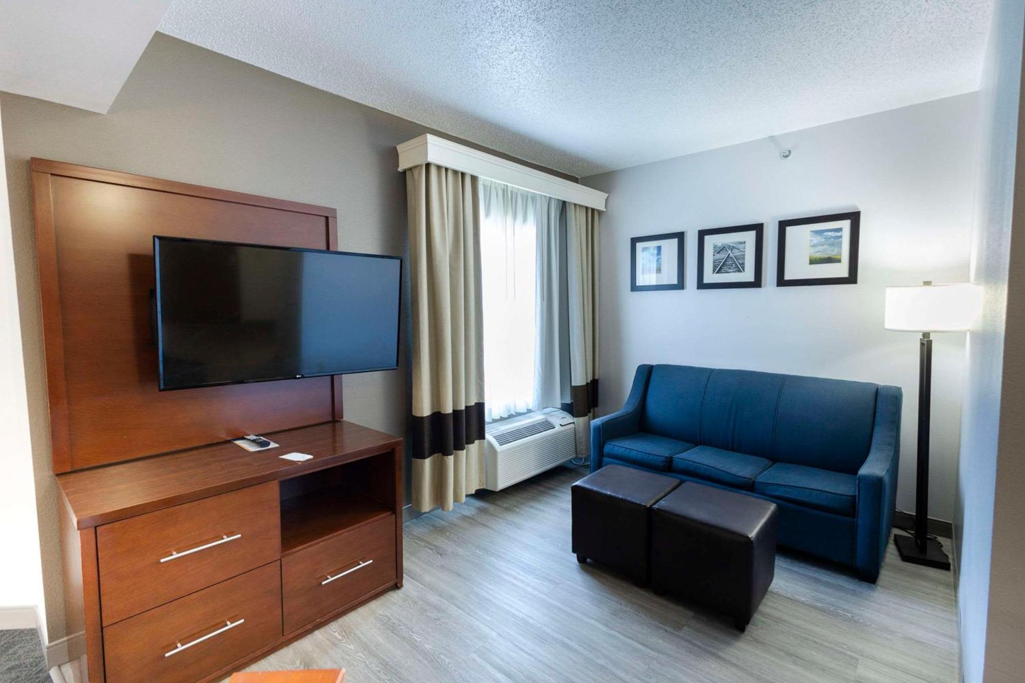 Comfort Suites Springfield Exterior photo
