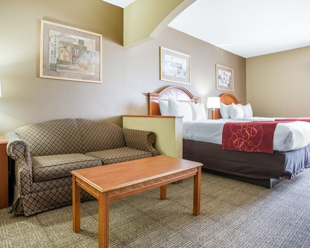 Comfort Suites Springfield Exterior photo